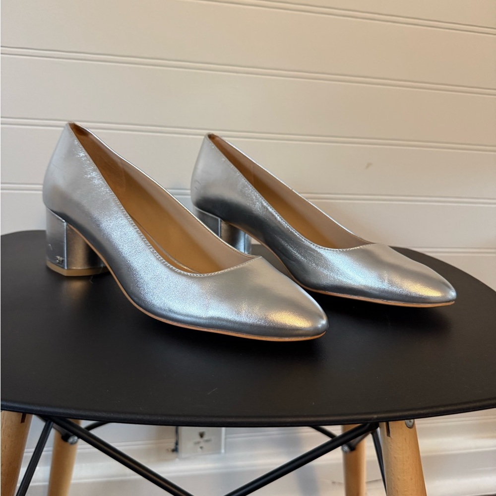 Stuart Weitzman low silver pumps 9.5